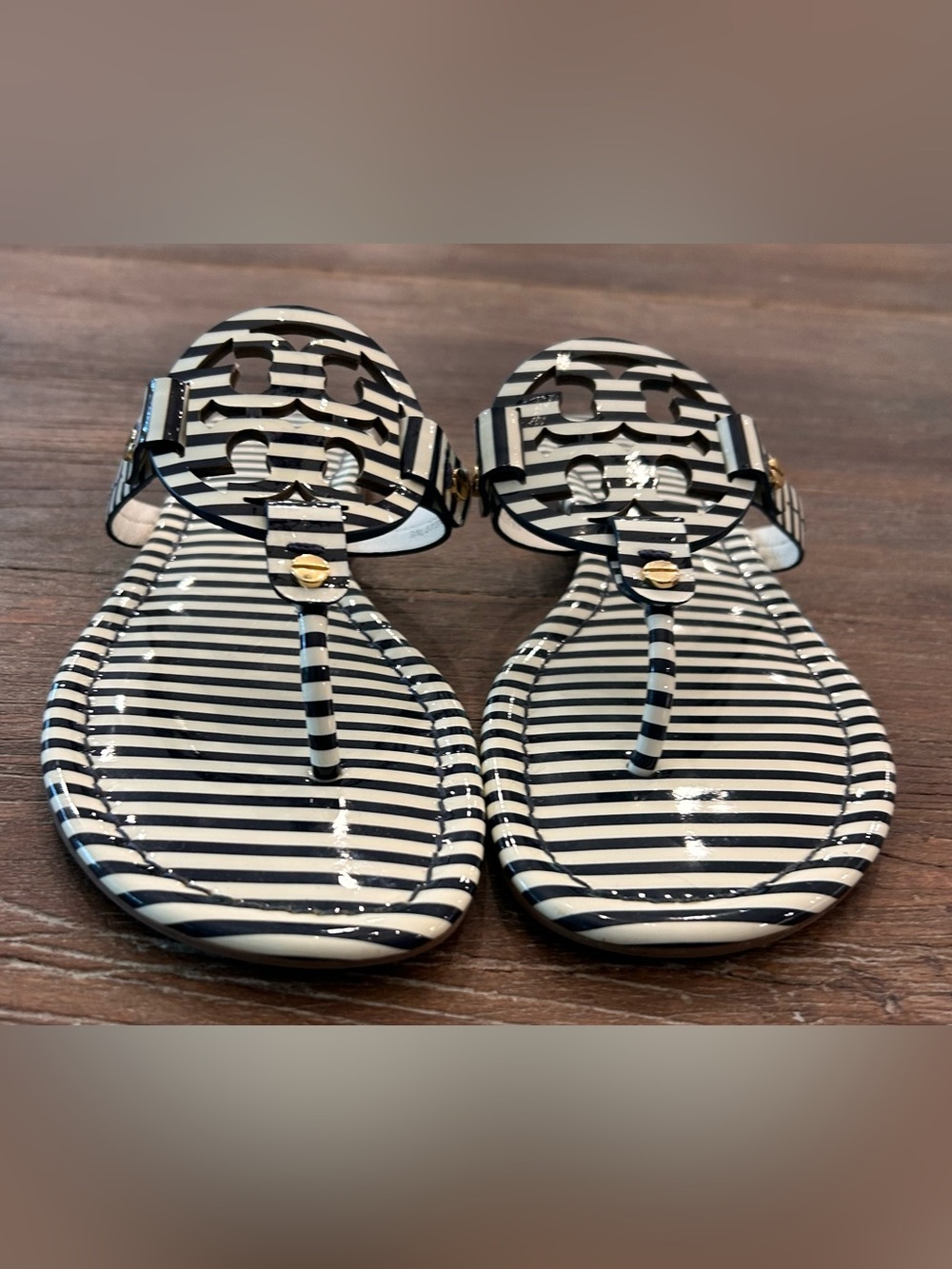 Tory Burch Miller Stripe Jelly Sandals Navy White Logo Thong Size 8M NWOT - Picture 3 of 11